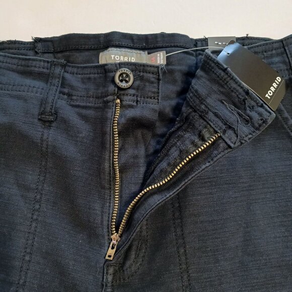 Torrid Lace Up Back Utility Pant Black Size 14 High Rise Crop NWT - Picture 8 of 15